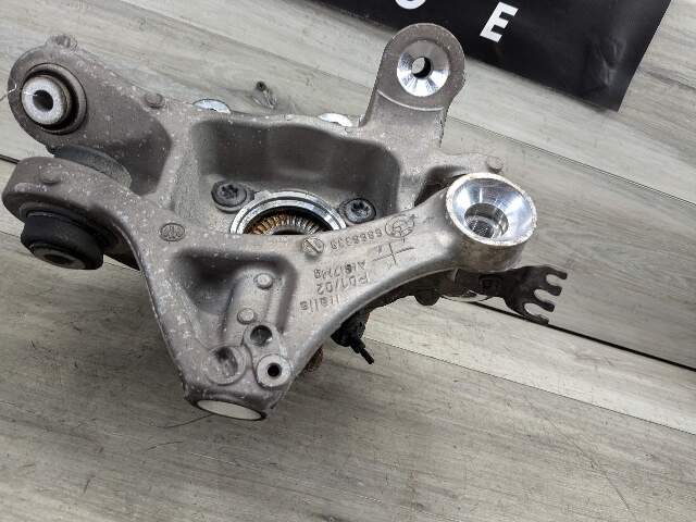 17-23 OEM BMW G30 530 540 M5550 REAR Right Passenger Hub Knuckle Bearing Carrier