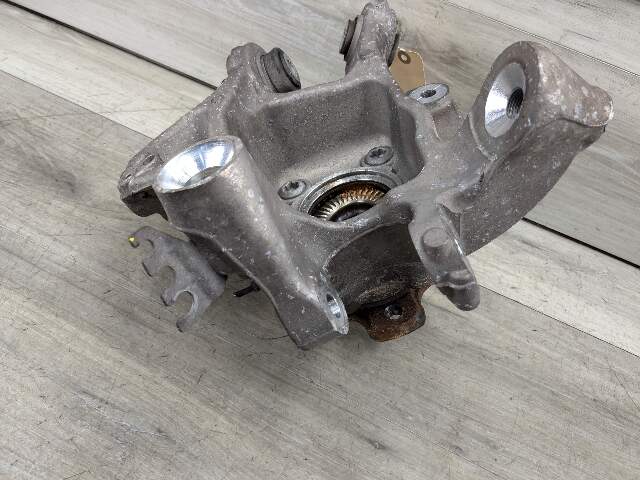 17-23 OEM BMW G30 530 540 M5550 REAR Right Passenger Hub Knuckle Bearing Carrier