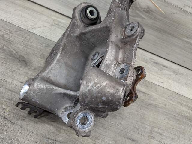 17-23 OEM BMW G30 530 540 M5550 REAR Right Passenger Hub Knuckle Bearing Carrier