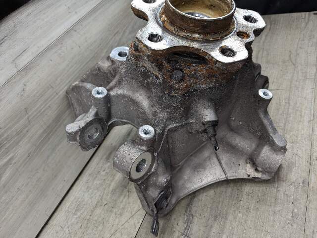 17-23 OEM BMW G30 530 540 M5550 REAR Right Passenger Hub Knuckle Bearing Carrier