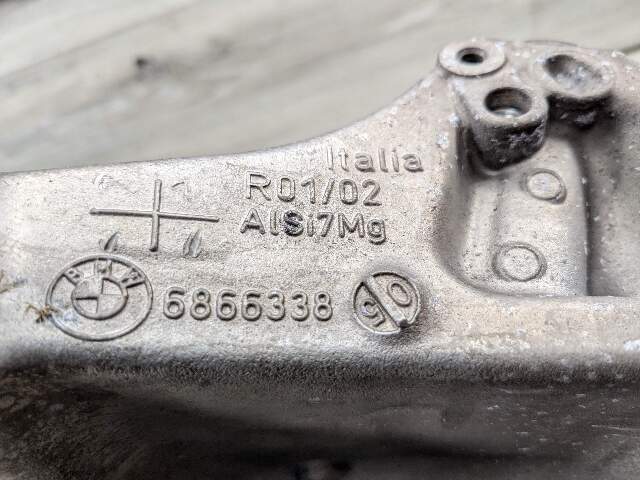 17-23 OEM BMW G30 530 540 M5550 REAR Right Passenger Hub Knuckle Bearing Carrier