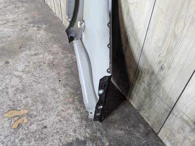 *NOTE* 08-13 OEM BMW E82 E88 128 135 Right Passenger Side Fender Panel Gray B39