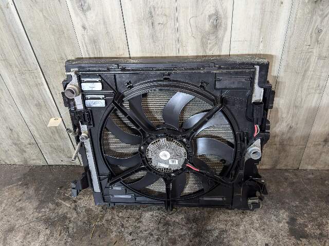 10-13 BMW E70 E71 X5M X6M S63 Engine Main Radiators Cooling ASSEMBLY w/ Fan