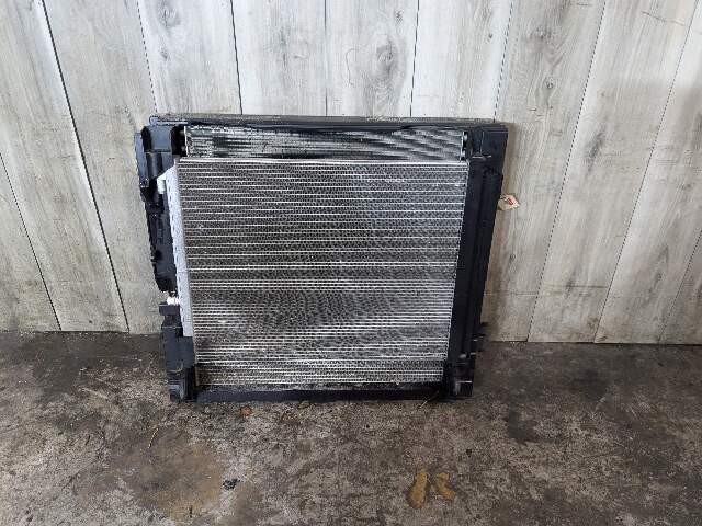 10-13 BMW E70 E71 X5M X6M S63 Engine Main Radiators Cooling ASSEMBLY w/ Fan