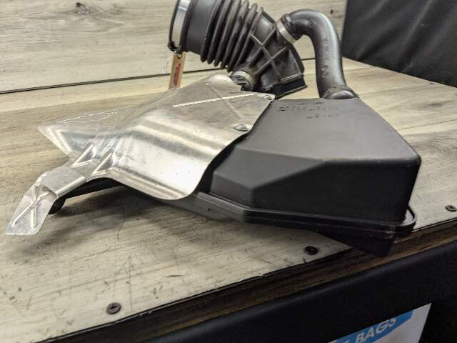 16-21 OEM BMW G12 740 840 B58 Air Intake Resonator Silencer w/ Tube Pipe Line