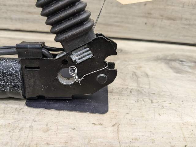 06-13 OEM BMW E82 E88 E90 E91 E92 Front Left Driver Seat Belt Buckle Tensioner