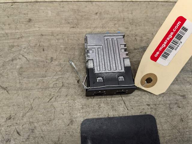 OEM BMW G01 G02 G11 G12 G20 G30 F97 USB Type C Charger Port Socket Connector