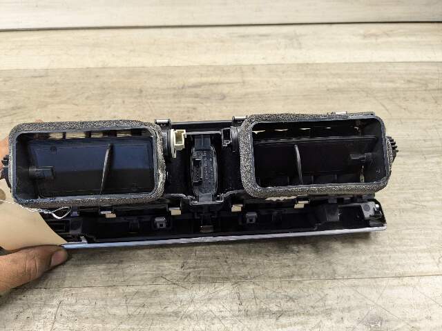 07-14 OEM BMW E70 E71 X5 X6 X5M X6M Dash Center AC Air Vent Grille Hazard Black