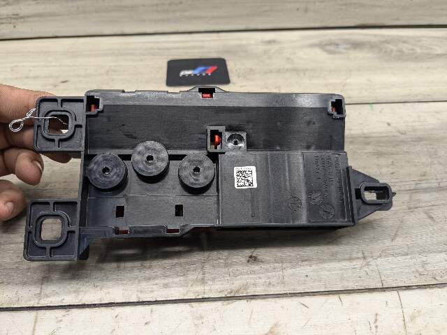 OEM BMW G20 G26 G80 330 M340 Positive Battery Junction Terminal Control Fuse Box