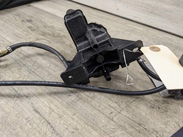 09-13 OEM BMW E70 E90 X5 335D M57N2 Diesel Emission Fluid Transfer Pump SCR