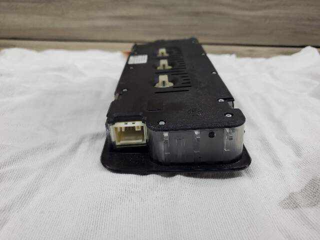 07-13 OEM BMW E88 E89 E93 Overhead Roof Console Dome Light SOS Switch