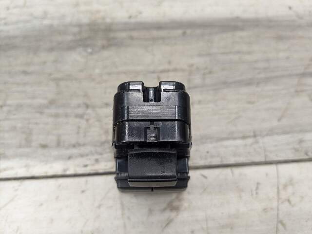10-18 BMW F01 F02 F06 F07 Rear Window Regulator Sun Shade Control Switch