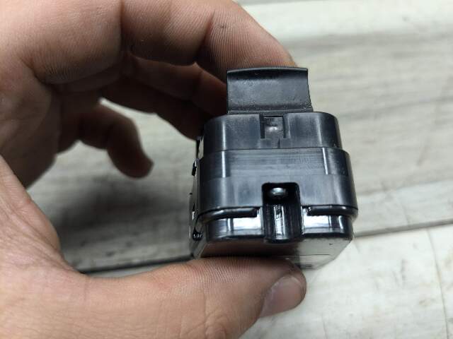 10-18 BMW F01 F02 F06 F07 Rear Window Regulator Sun Shade Control Switch