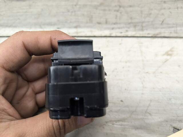 10-18 BMW F01 F02 F06 F07 Rear Window Regulator Sun Shade Control Switch