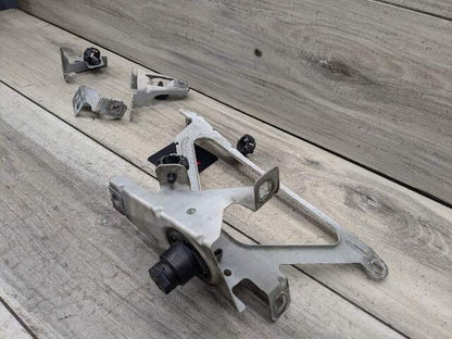 09-15 OEM BMW F01 F02 740 750 Front Right Passenger Fender Bracket Holder SET