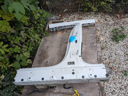 19-23 OEM BMW G05 X5 Left Driver Side B Pillar Door Body Cut Structure
