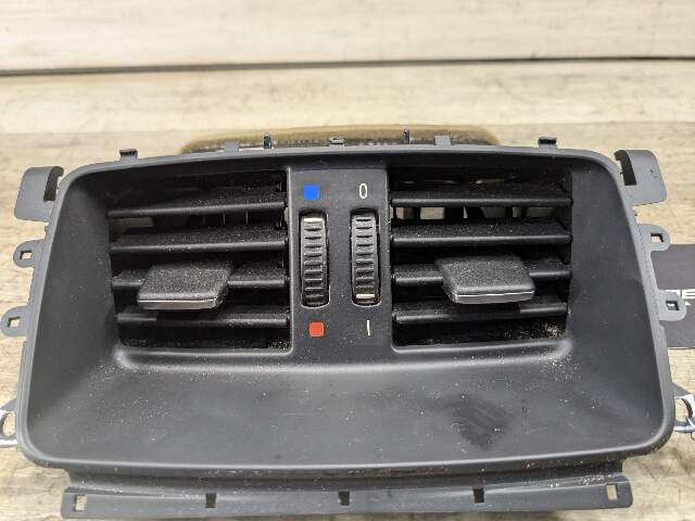 07-13 OEM BMW E92 328 335 Coupe Interior Central Console Rear Vent