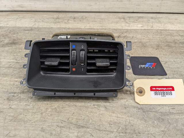 07-13 OEM BMW E92 328 335 Coupe Interior Central Console Rear Vent