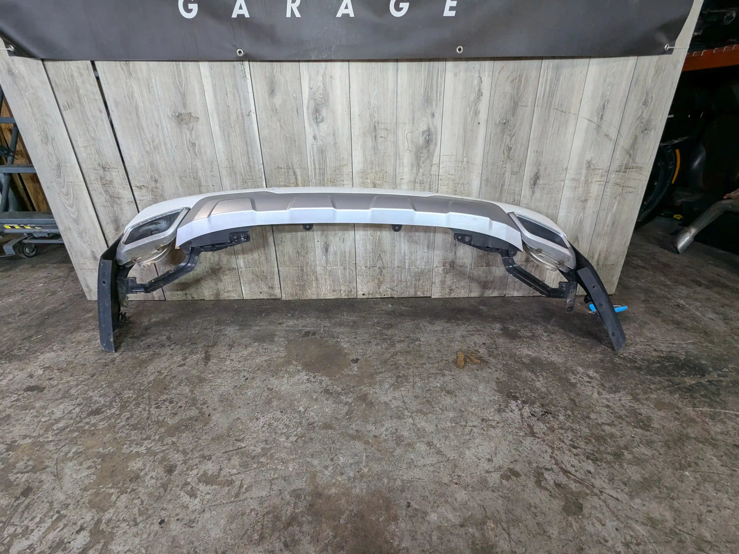 19-23 OEM BMW G05 X5 Rear Bumper Cover Panel w/ Diffuser White 300