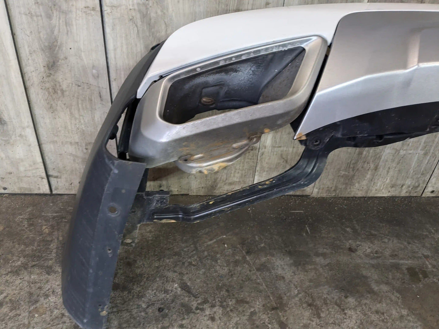 19-23 OEM BMW G05 X5 Rear Bumper Cover Panel w/ Diffuser White 300