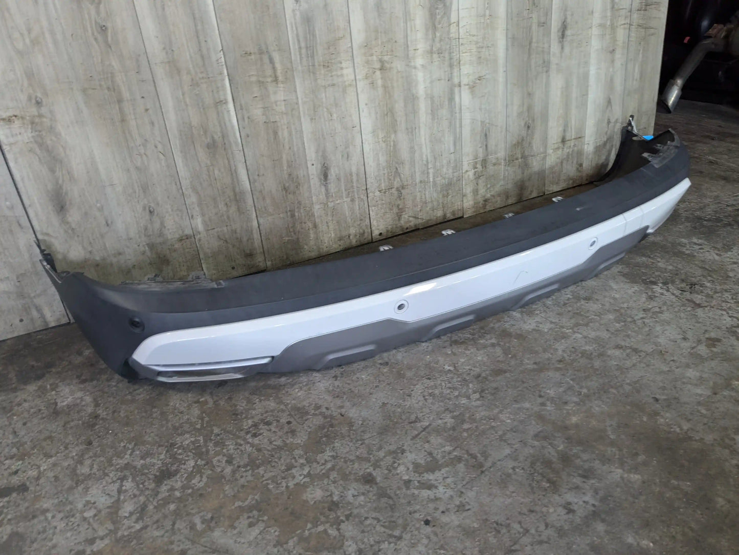 19-23 OEM BMW G05 X5 Rear Bumper Cover Panel w/ Diffuser White 300