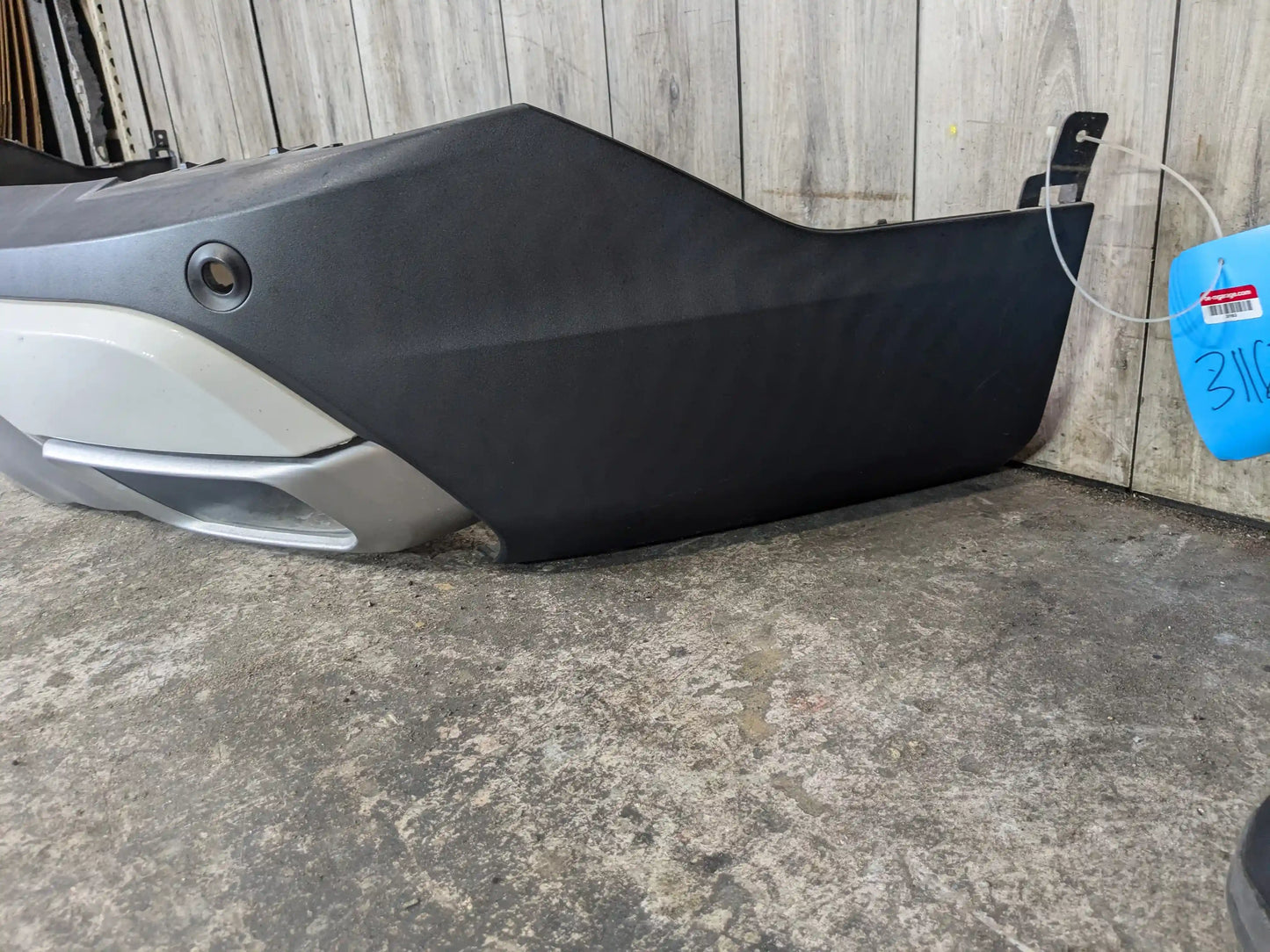 19-23 OEM BMW G05 X5 Rear Bumper Cover Panel w/ Diffuser White 300