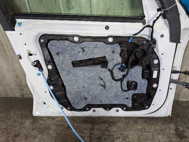 *19-23 OEM BMW G05 X5 Front Left Driver Side Door Shell Panel White 300