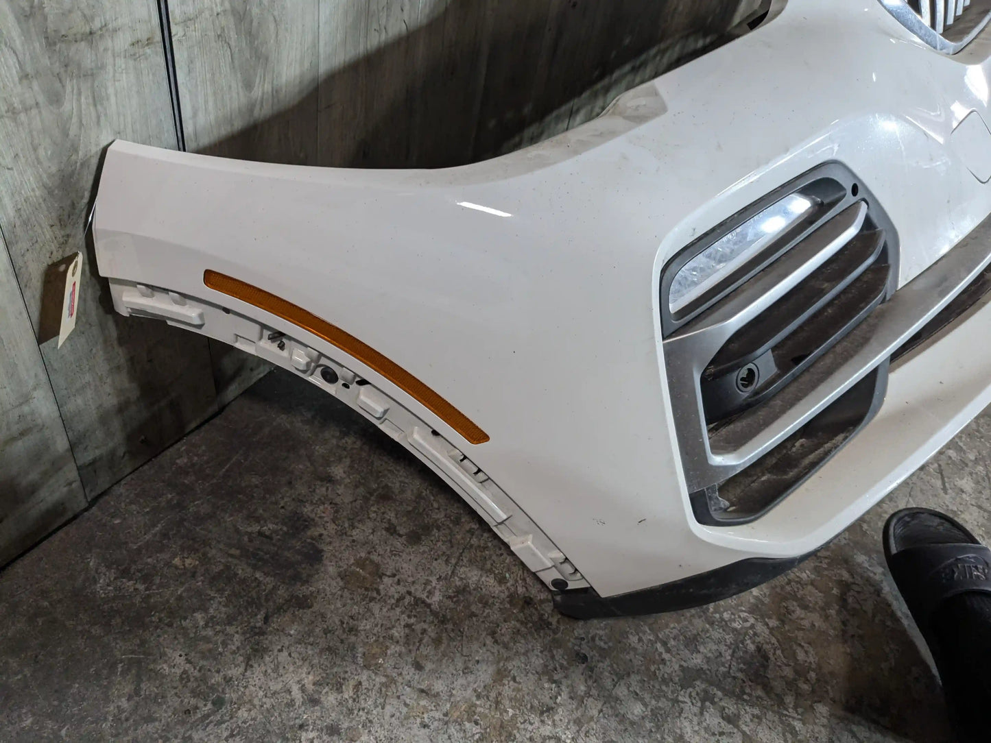 19-23 OEM BMW G05 X5 Front Bumper Cover w/ Griiles & Lower Lights White 300
