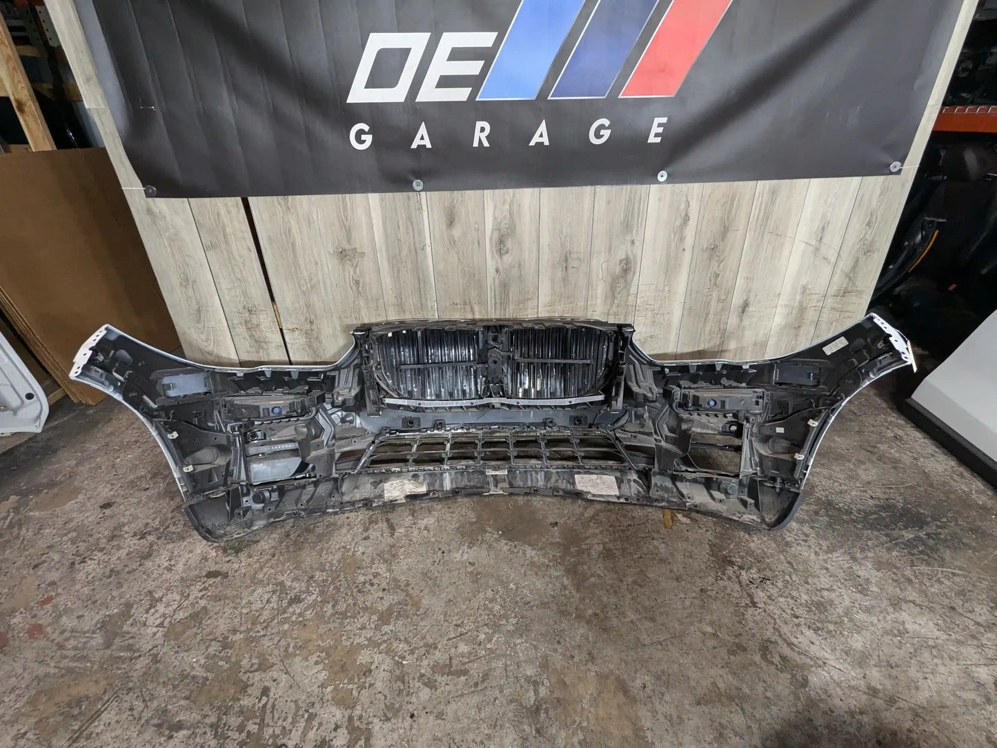 19-23 OEM BMW G05 X5 Front Bumper Cover w/ Griiles & Lower Lights White 300