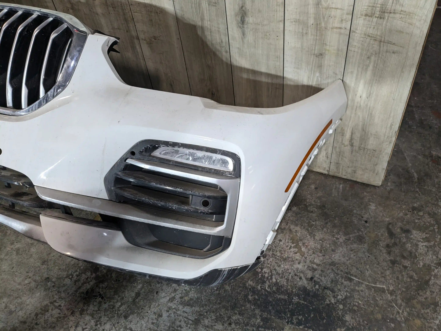 19-23 OEM BMW G05 X5 Front Bumper Cover w/ Griiles & Lower Lights White 300