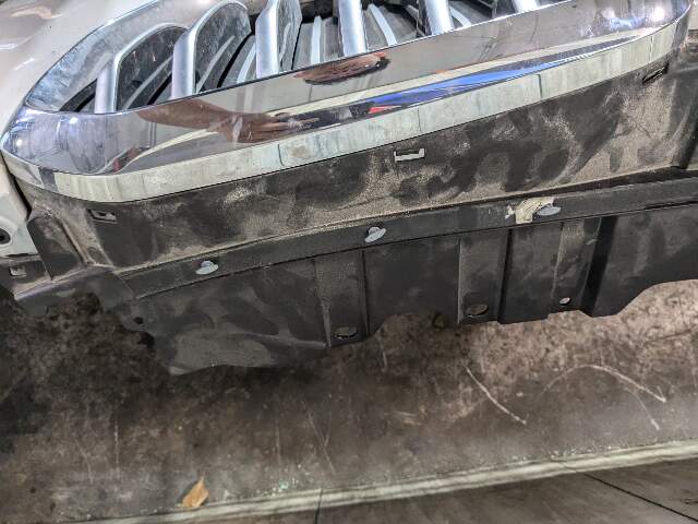 19-23 OEM BMW G05 X5 Front Bumper Cover w/ Griiles & Lower Lights White 300