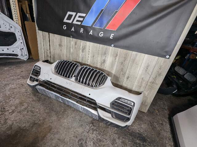 19-23 OEM BMW G05 X5 Front Bumper Cover w/ Griiles & Lower Lights White 300