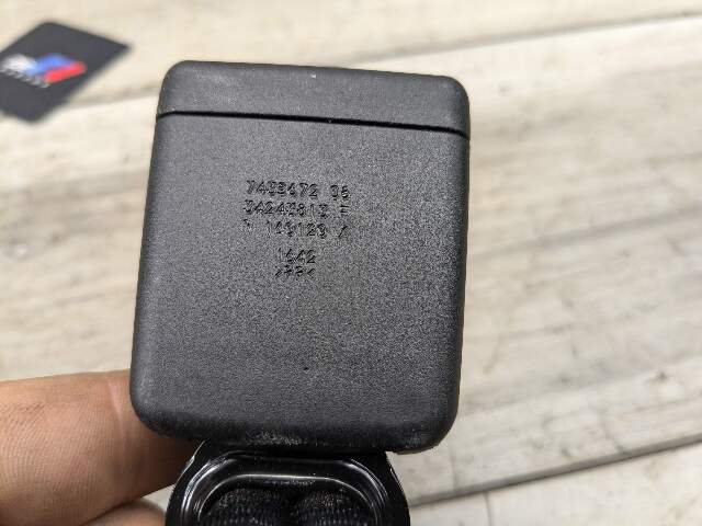 19-25 OEM BMW F95 F96 G05 G06 X5 X6 REAR Center Middle 2nd Row Seat Belt Buckle