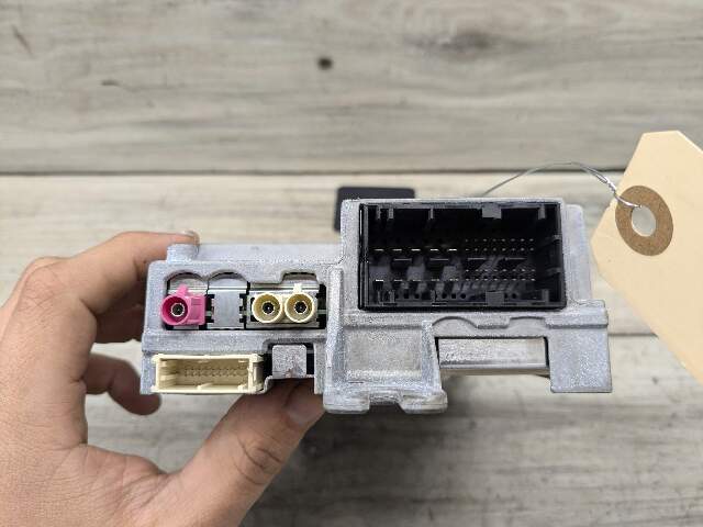 OEM BMW F90 G01 G05 G20 G30 M8 Radio Audio Sound Amplifier Control Module SDARS