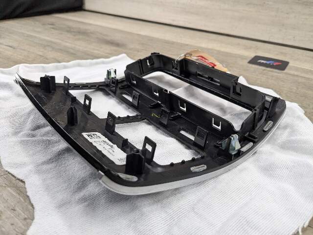 OEM BMW F95 F96 G05 G06 G07 G09 X5 X6 X7 REAR Center Console AC Air Vent