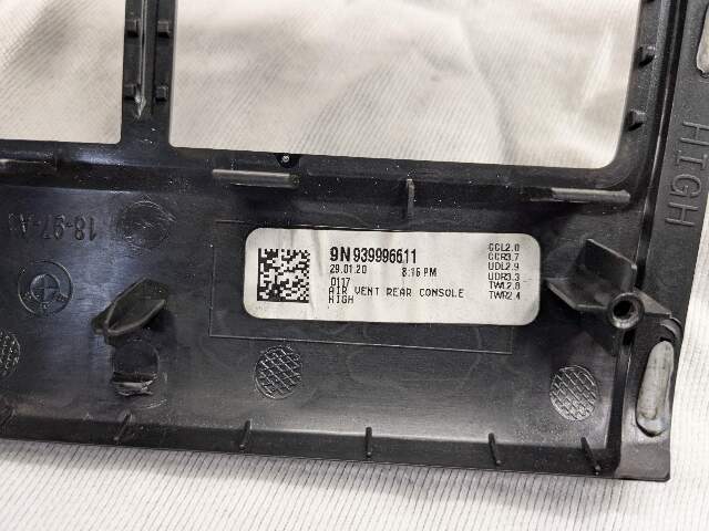 OEM BMW F95 F96 G05 G06 G07 G09 X5 X6 X7 REAR Center Console AC Air Vent