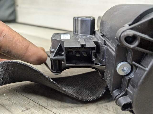 OEM BMW F95 G05 G06 G07 X5 X6 X7 Front Right Passenger Seat Belt Retractor Black