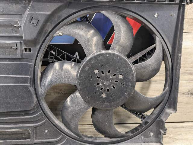 16-23 OEM BMW F39 F48 X1 X2 Radiator Cooling Fan Motor Shroud Assembly B46 850W