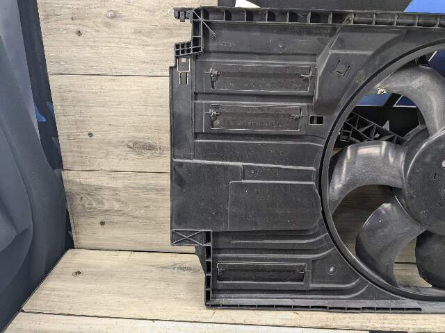 16-23 OEM BMW F39 F48 X1 X2 Radiator Cooling Fan Motor Shroud Assembly B46 850W
