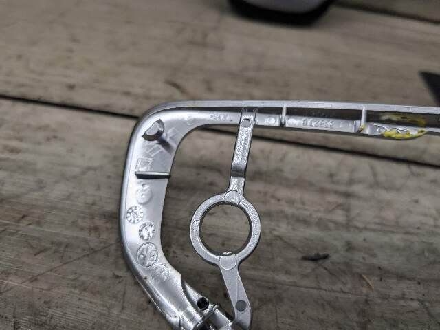 *NOTE* 16-23 OEM BMW F39 F48 X1 X2 Steering Wheel Trim Bezel Chrome Cover