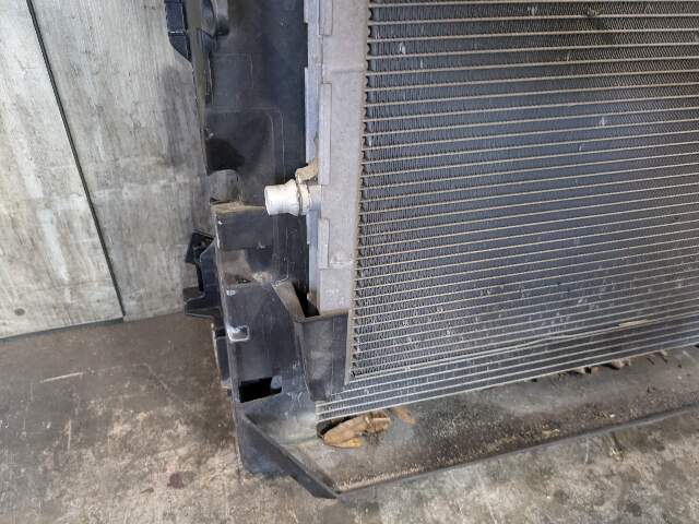 14-19 OEM BMW F15 F16 X5 X6 Radiator Condenser Fan Shroud Assembly 850W N63 76k