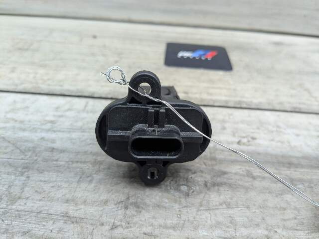 10-19 *AFT* BMW F07 F10 F13 F02 F15 F86 MAF Mass Air Flow Sensor Meter Engine