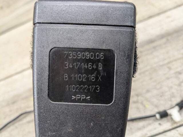 OEM BMW F90 G11 G12 G30 530 540 M550 750 M5 Front Left or Right Seatbelt Buckle