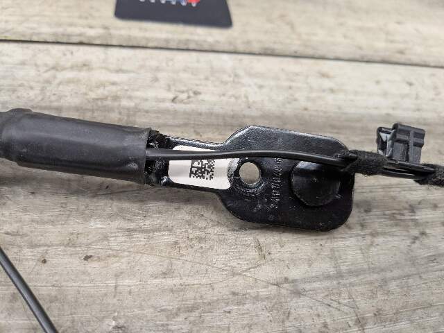 OEM BMW F90 G11 G12 G30 530 540 M550 750 M5 Front Left or Right Seatbelt Buckle