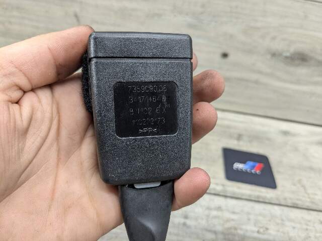 OEM BMW F90 G11 G12 G30 530 540 M550 750 M5 Front Left or Right Seatbelt Buckle