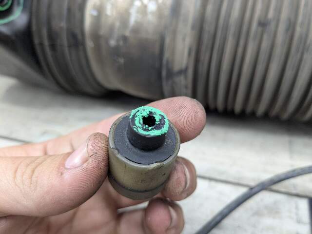 *NOTE* OEM BMW G11 G12 740i RWD FRONT Left Driver Air Suspension Shock Absorber