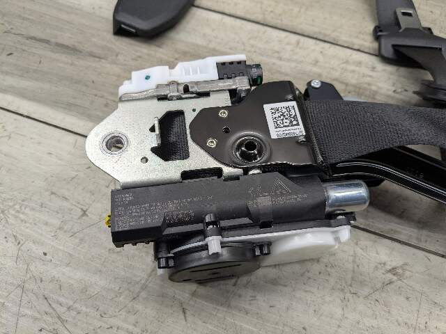 OEM BMW G01 G02 F97 F98 X3 X4 Front Right Passenger Seat Belt Seatbelt Retractor