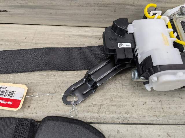 OEM BMW G01 G02 F97 F98 X3 X4 Front Right Passenger Seat Belt Seatbelt Retractor