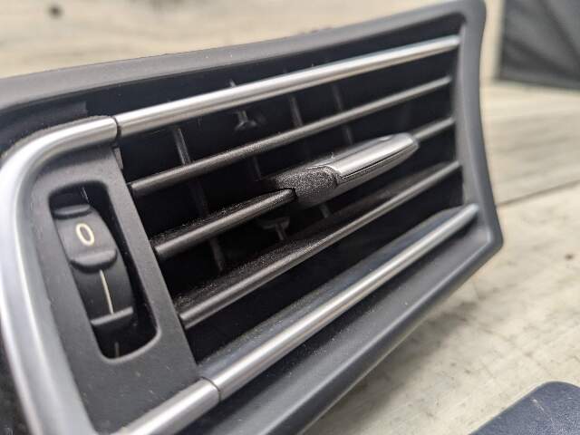 09-15 OEM BMW F01 F02 740 750 760 Left Driver Side Air AC Vent Dash Grille