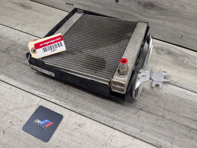 18-24 OEM BMW G12 G14 G16 G30 F90 F93 M5 M8 Second Auxiliary Coolant Radiator